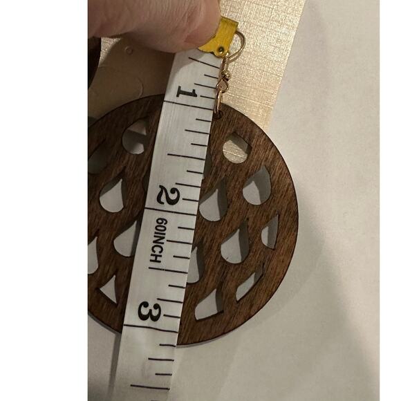 Oversized wood boho earrings - Picture 5 of 5